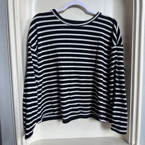 Forever 21 Long Sleeve Black and White Striped Sweater Size M